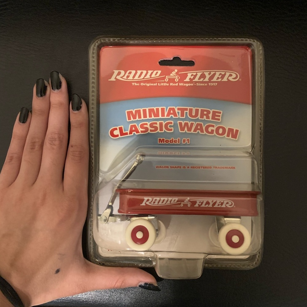 Mini red wagon